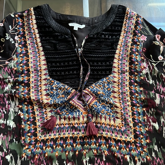 John Mark Floral Embroidered Multi Print Split Neck Wide 3/4 Sleeve Tunic. - Picture 5 of 13